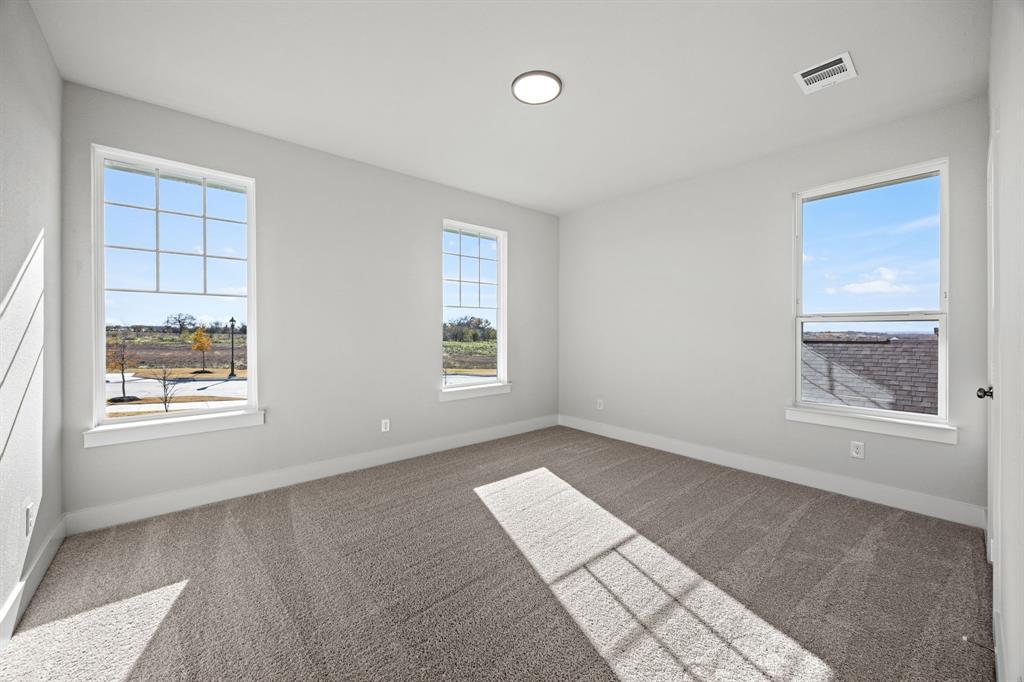 536 Stark Mews Property Photo 14