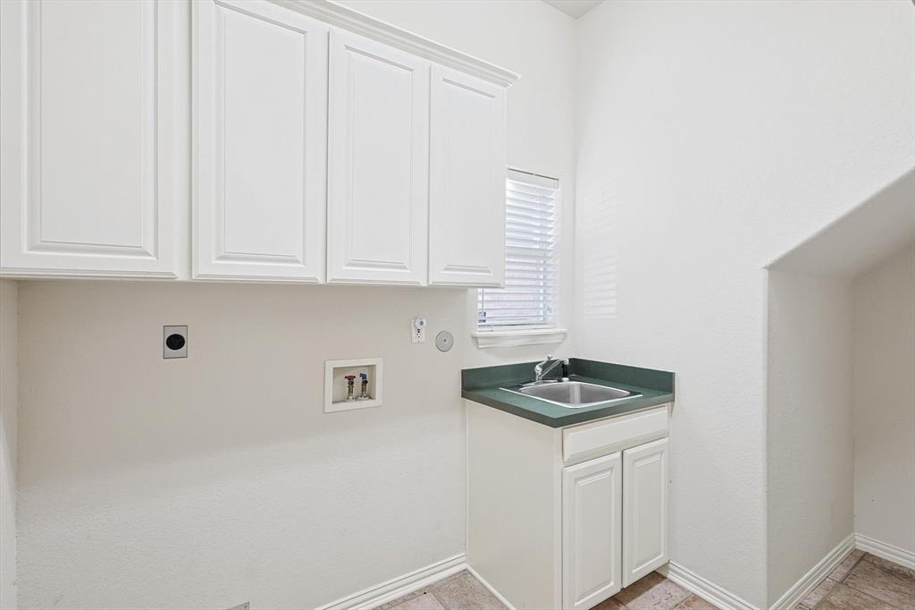 8354 Sunset Cove Drive Property Photo 15