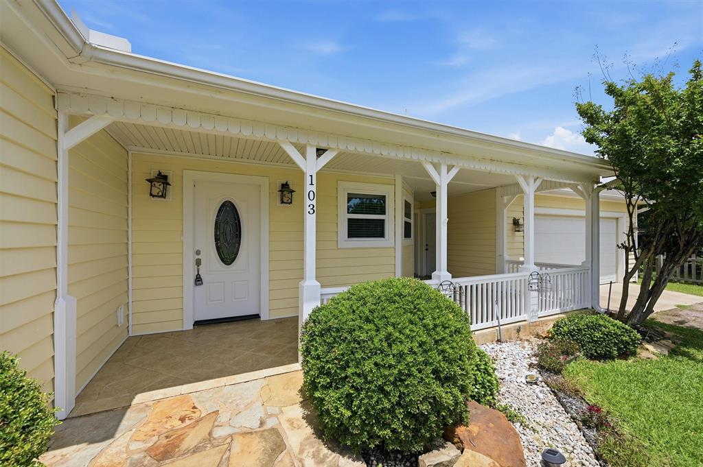 103 Seminole Drive Property Photo 3