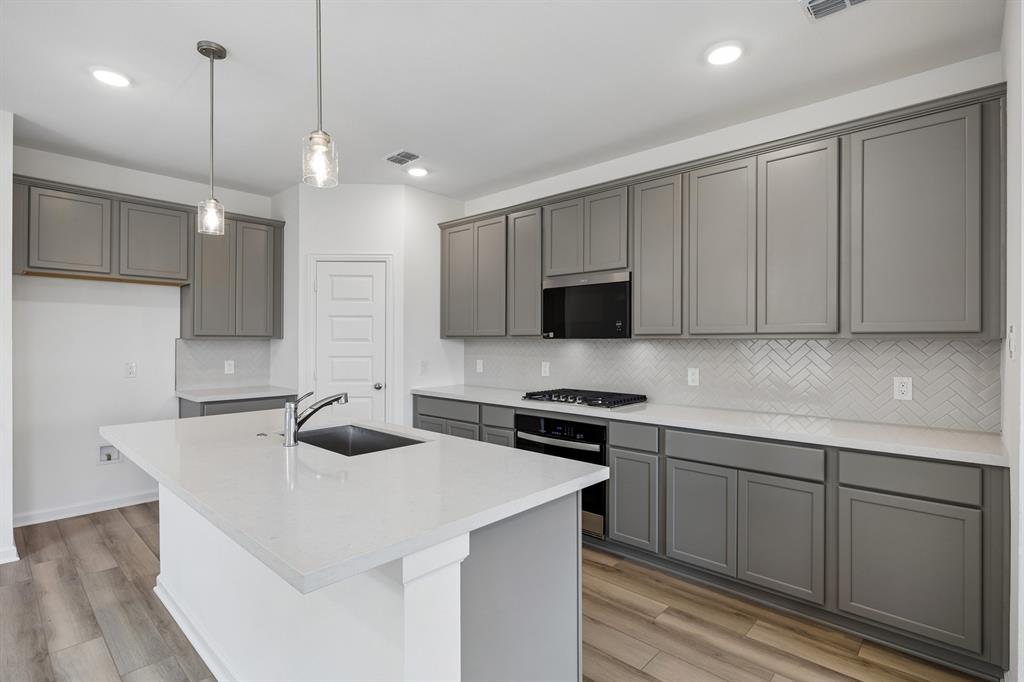 1019 Handel Road Property Photo 4