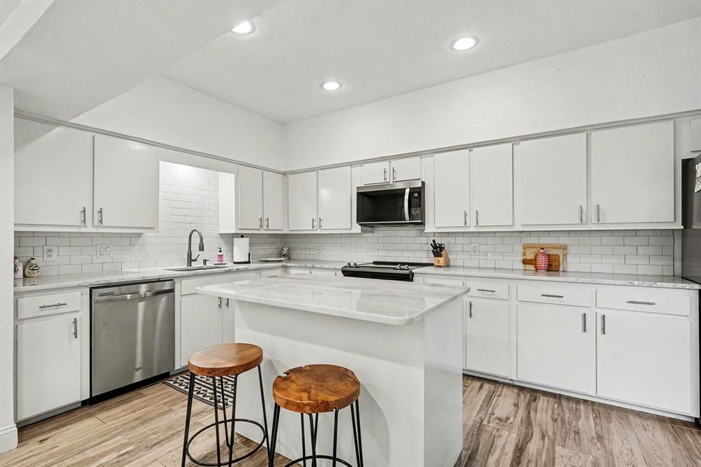 12368 Montego Plaza Property Photo 9