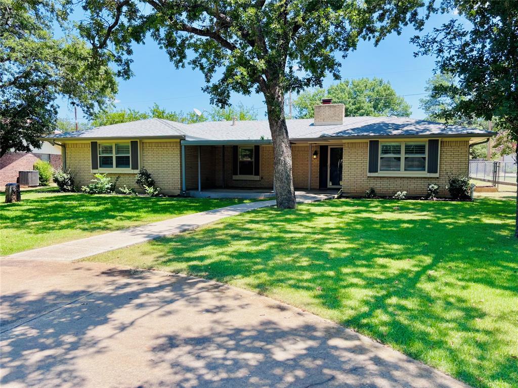 506 Oakwood Drive Property Photo 1