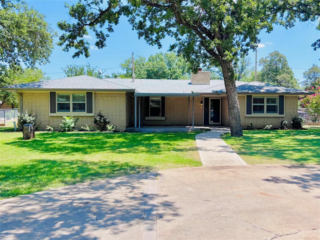 506 Oakwood Drive Property Photo 2