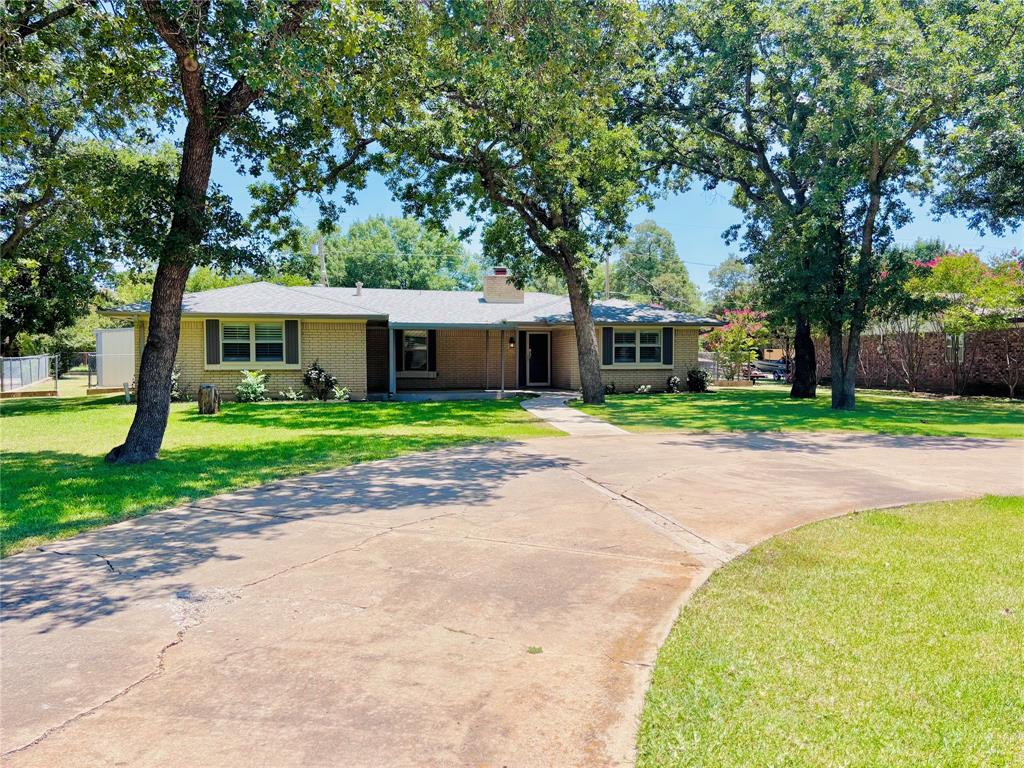 506 Oakwood Drive Property Photo 3