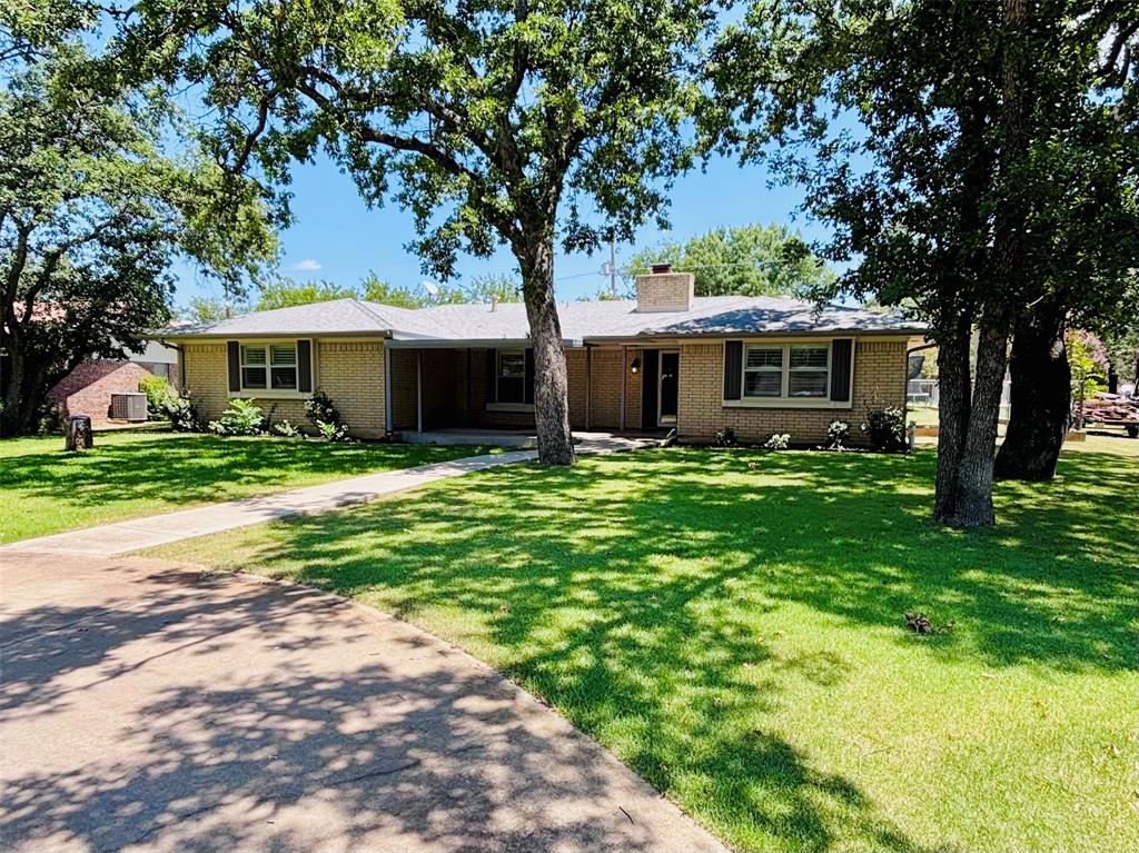 506 Oakwood Drive Property Photo 4