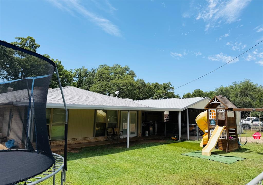 506 Oakwood Drive Property Photo 8