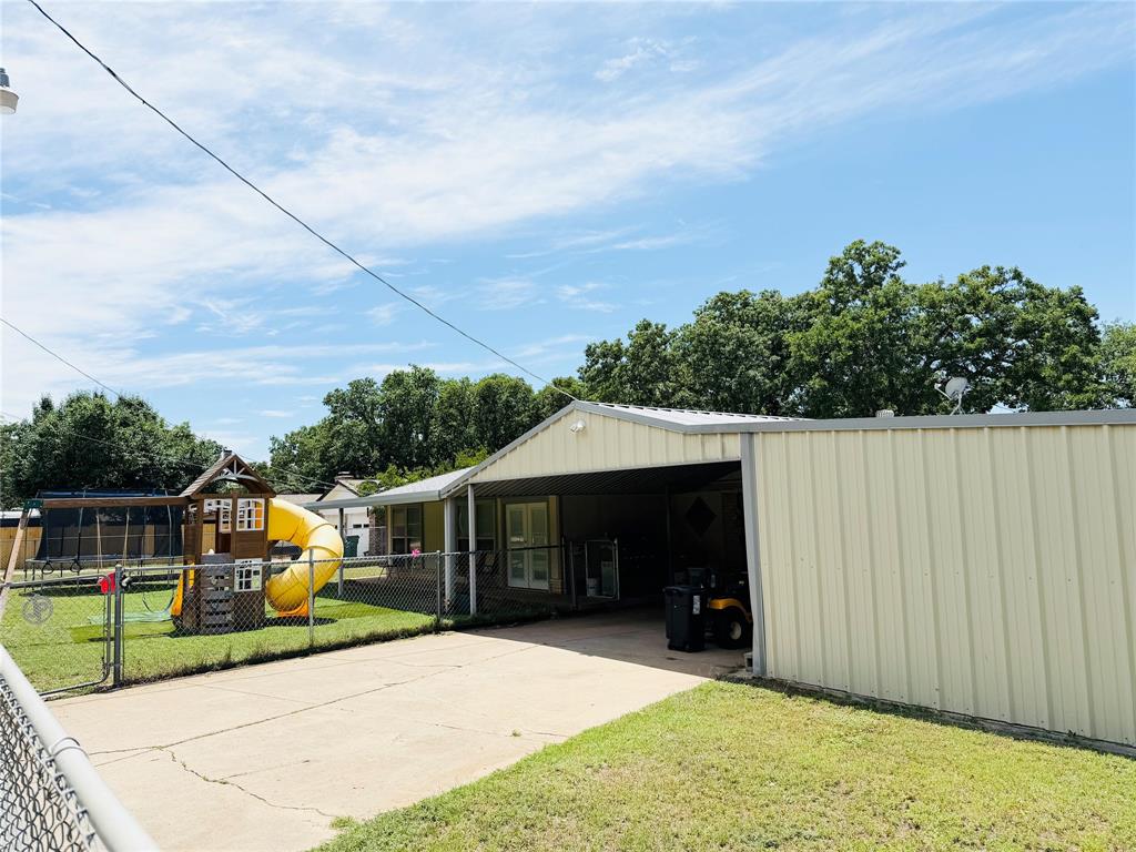 506 Oakwood Drive Property Photo 9