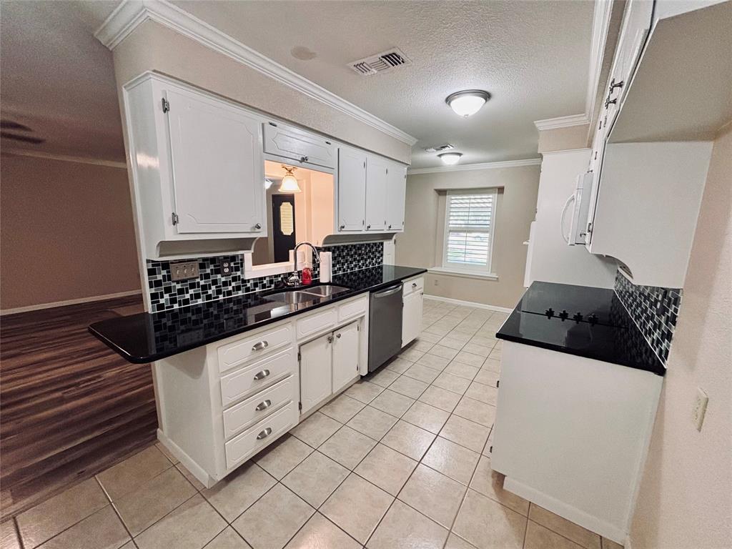 506 Oakwood Drive Property Photo 13