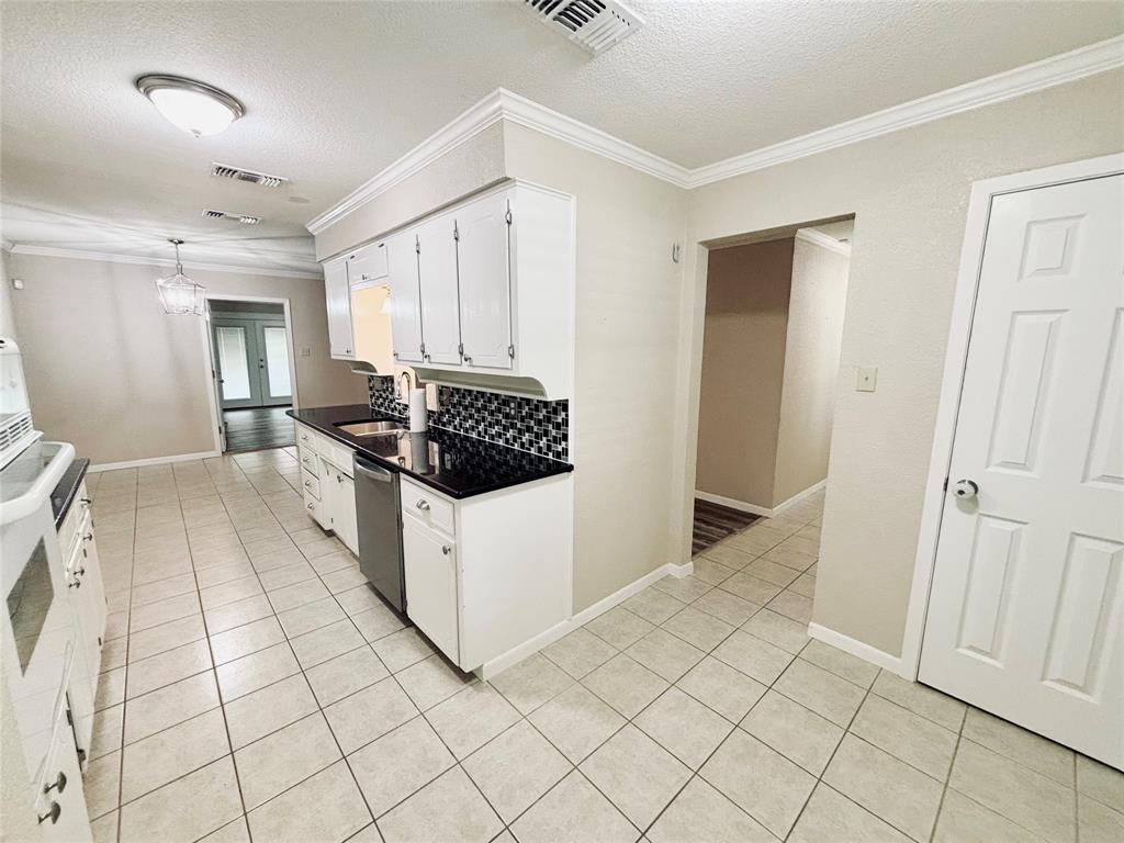 506 Oakwood Drive Property Photo 14