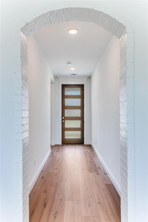 2712 Glasgow Way Property Photo 3