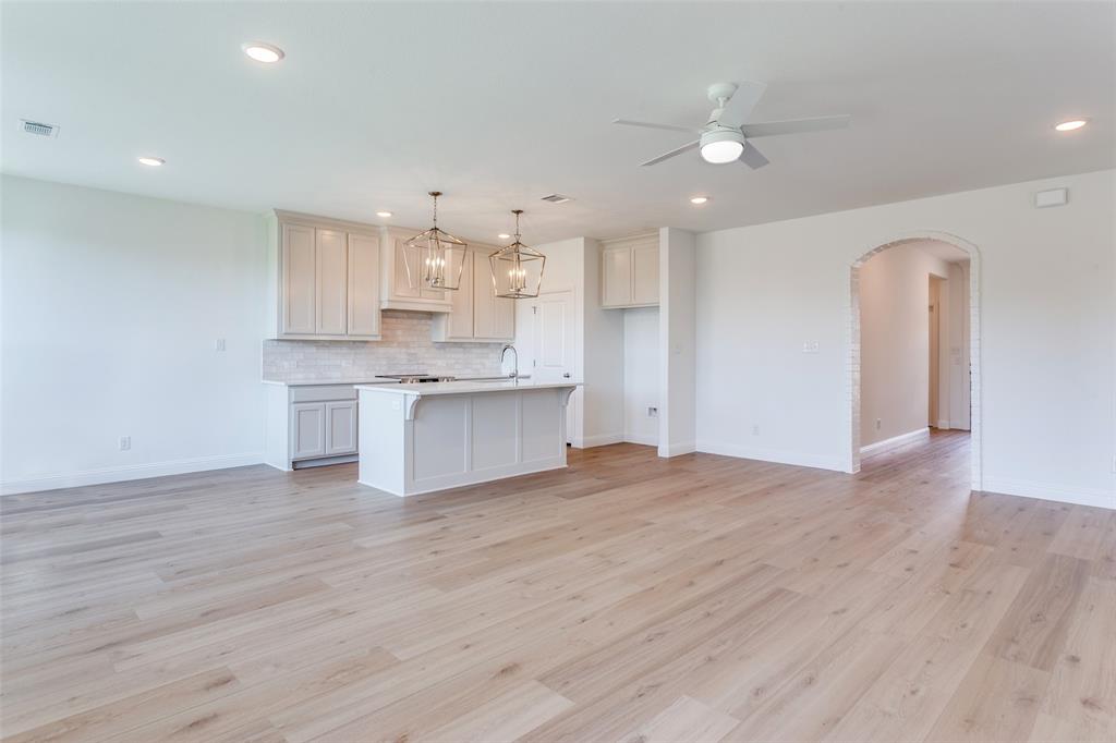 2712 Glasgow Way Property Photo 7