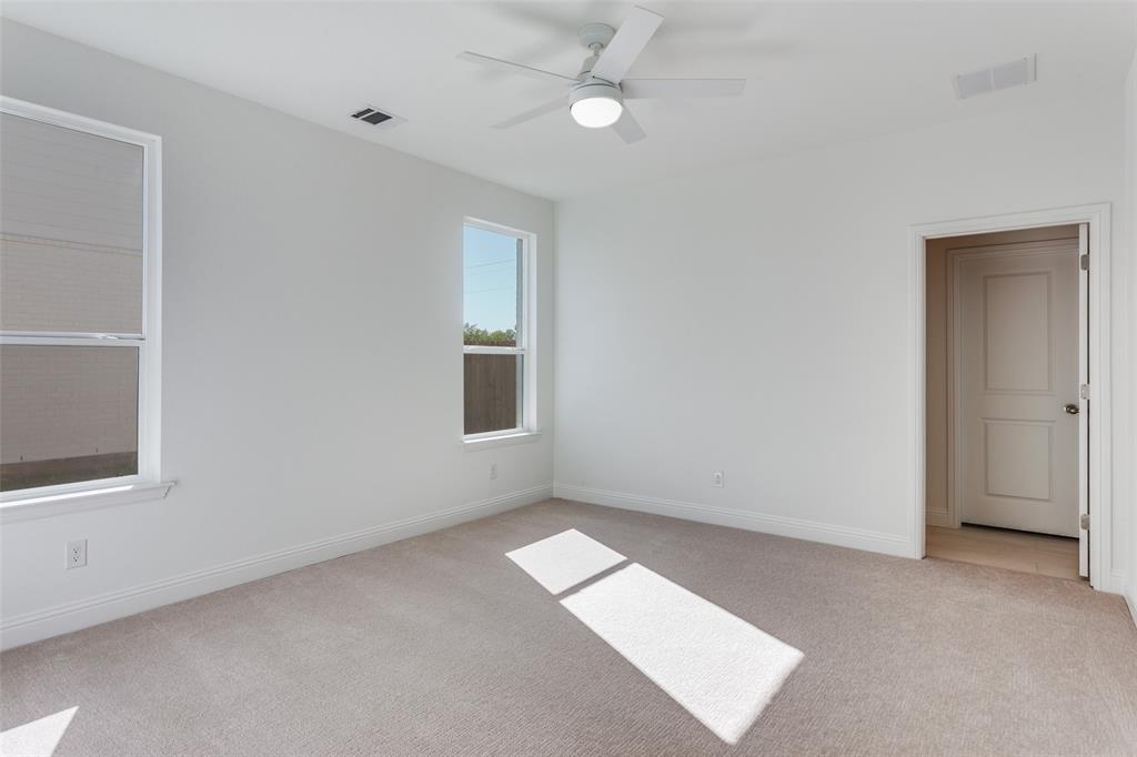 2712 Glasgow Way Property Photo 10