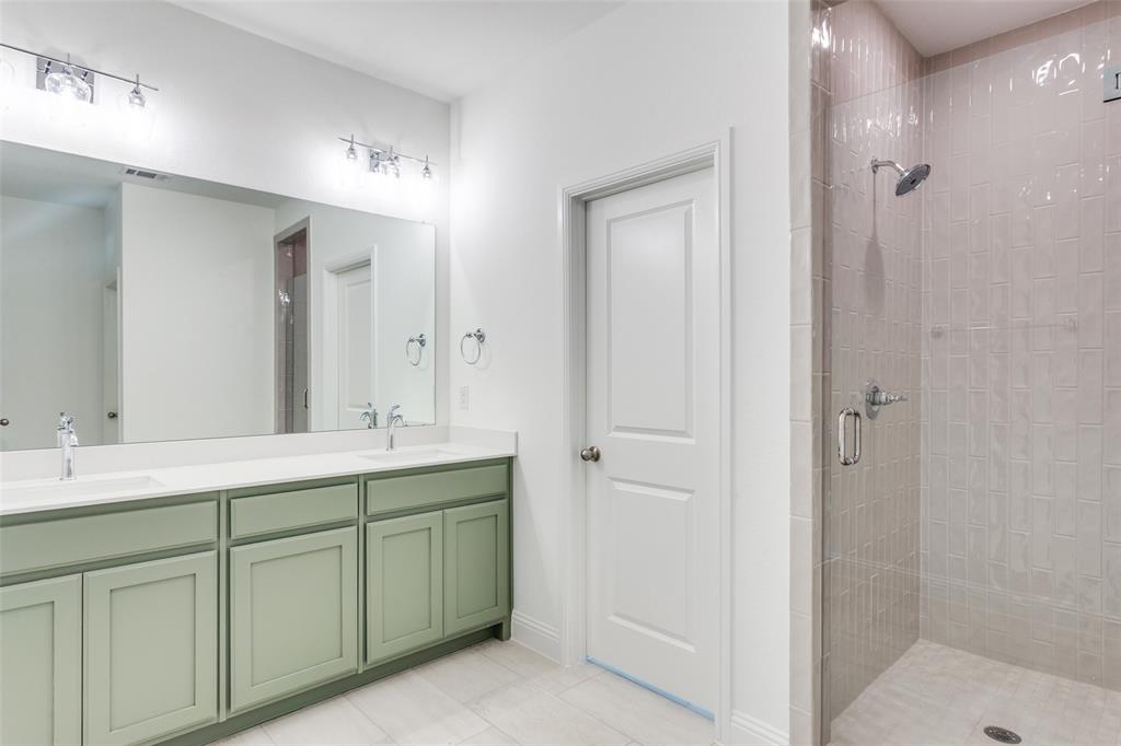 2712 Glasgow Way Property Photo 11