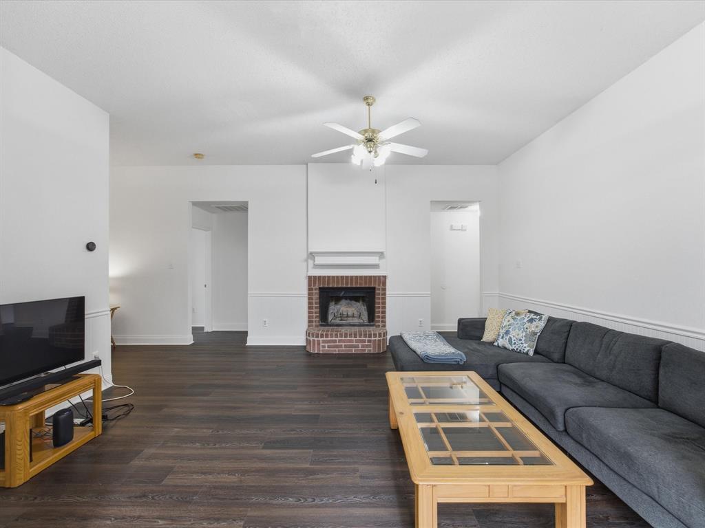 1123 Greenview Lane Property Photo 1