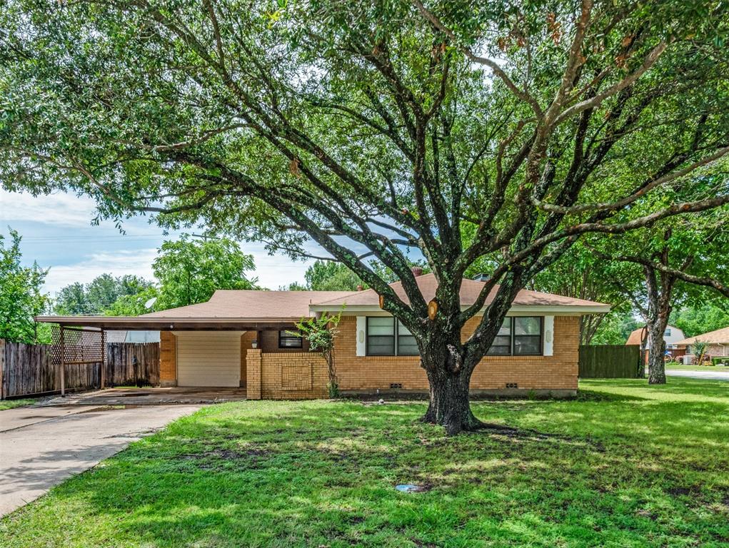 221 Leighton Drive Property Photo 1
