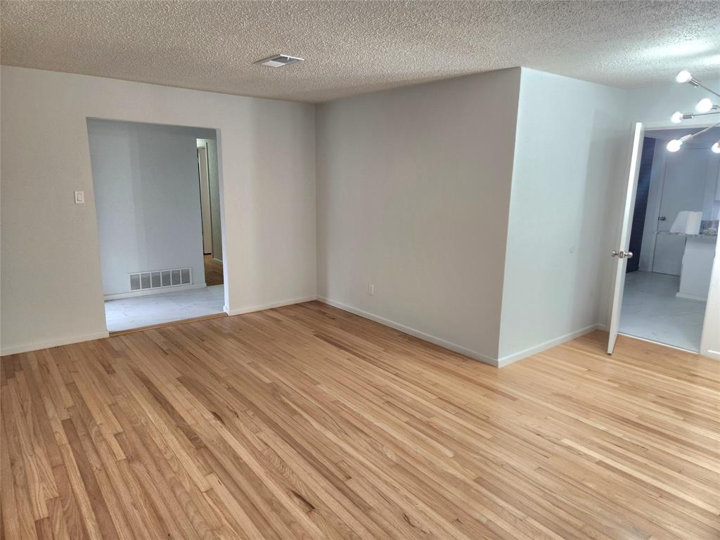 1838 Oak Hill Circle Property Photo 2