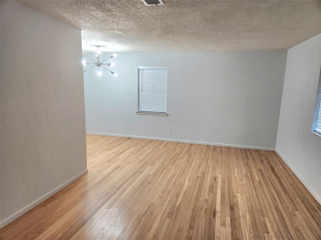 1838 Oak Hill Circle Property Photo 3