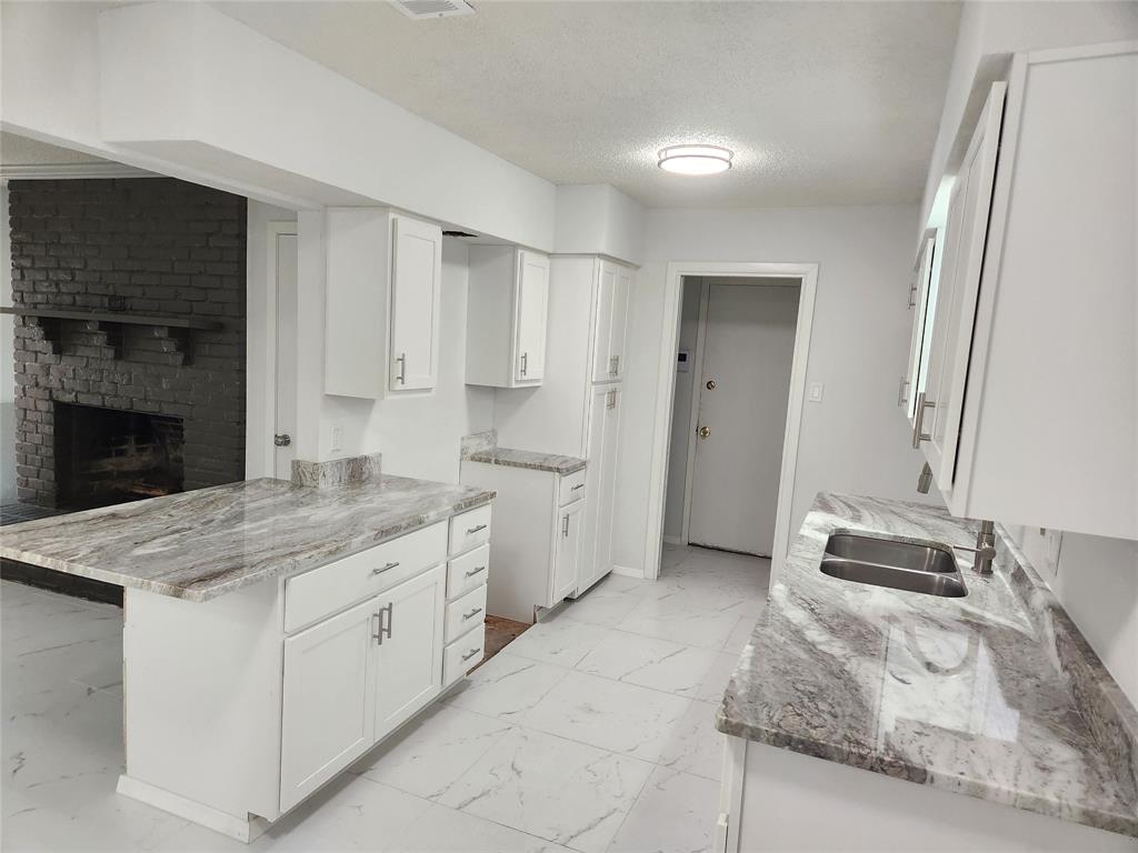 1838 Oak Hill Circle Property Photo 7