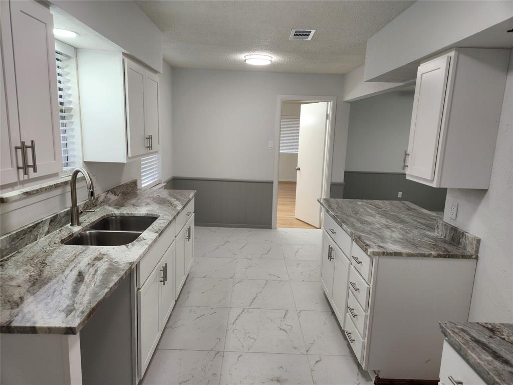 1838 Oak Hill Circle Property Photo 8