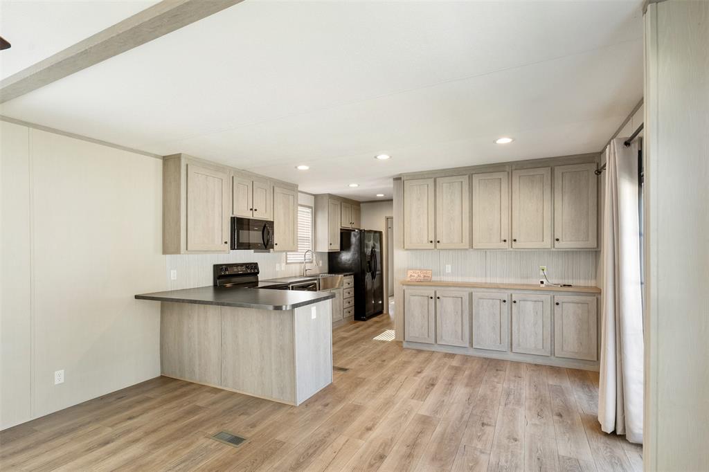 229 Forest Lane Drive B Property Photo 6