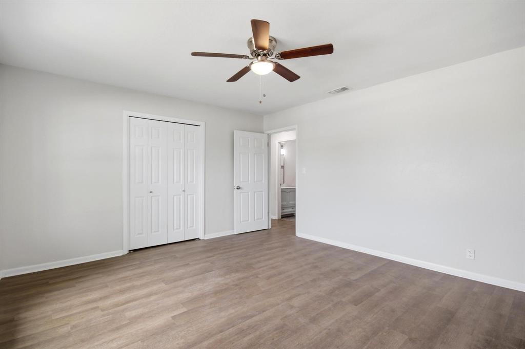 911 S Commercial Avenue Property Photo 3