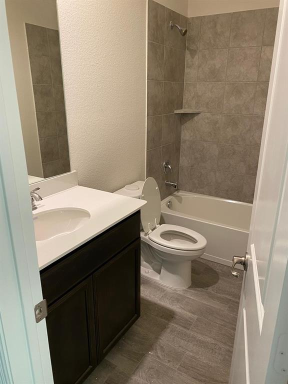 1301 Surrey Street Property Photo 9