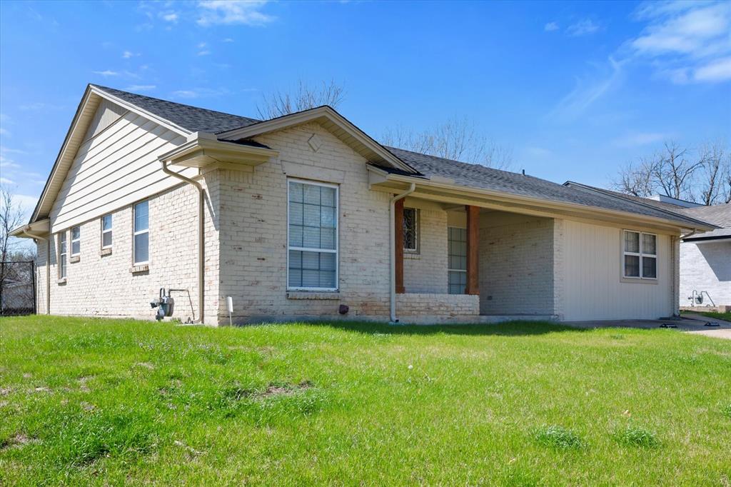2316 Gilbert Circle Property Photo 2