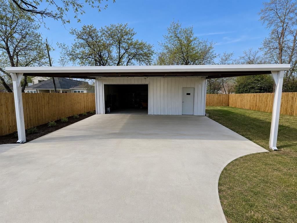 2716 W Biddison Street Property Photo 12