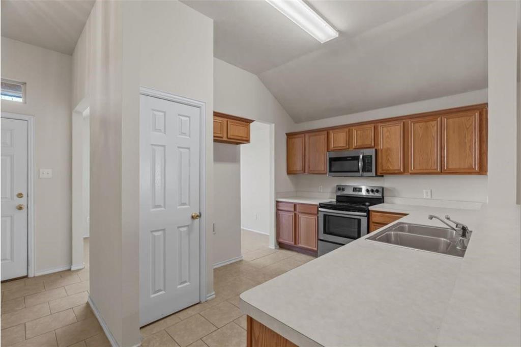 1117 Shaker Run Property Photo 5