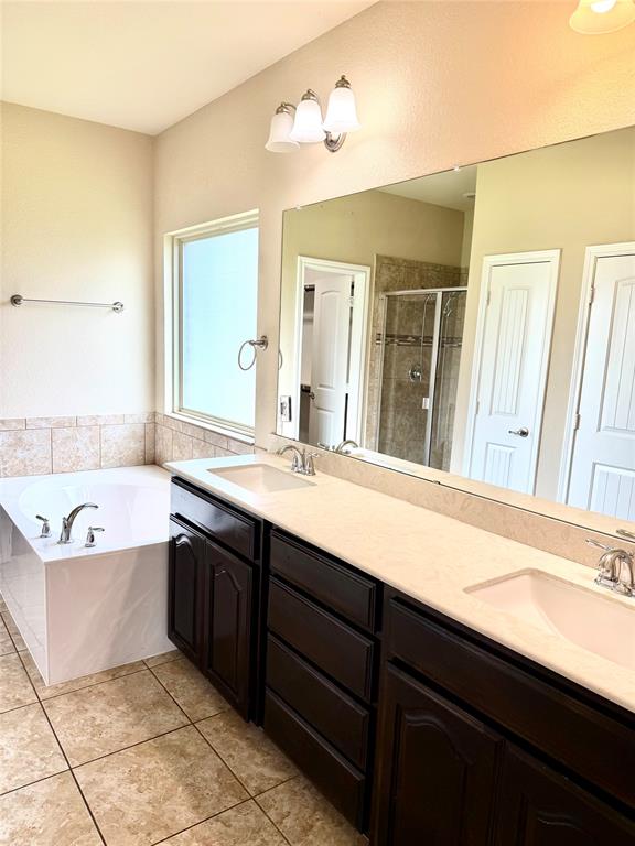 1104 Crest Ridge Drive Property Photo 13