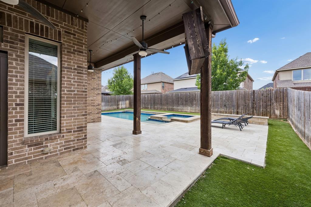 908 Mist Flower Drive Property Photo 5