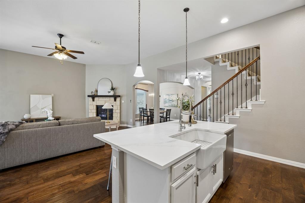 908 Mist Flower Drive Property Photo 16