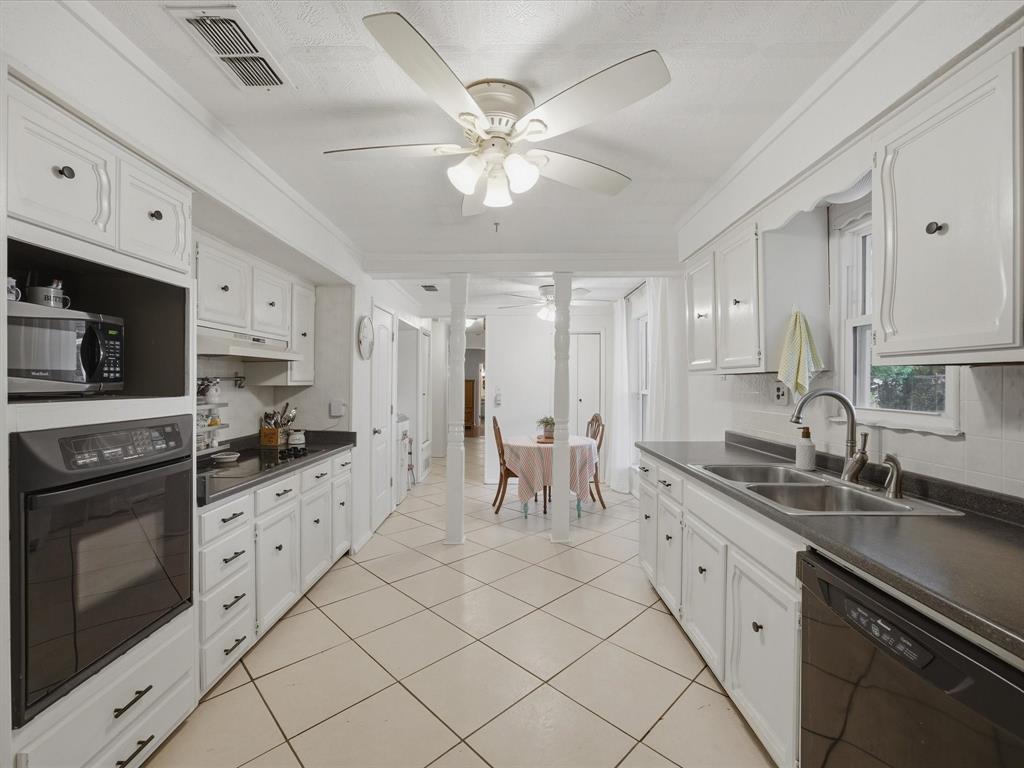 907 4th St Property Photo 10