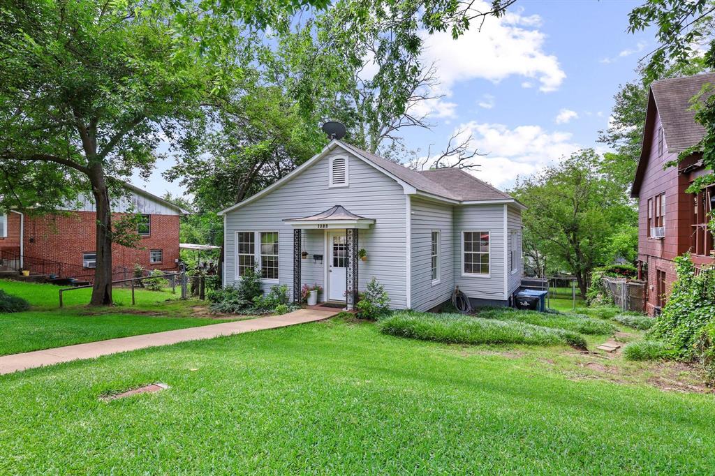 1322 W Chestnut Street Property Photo 3