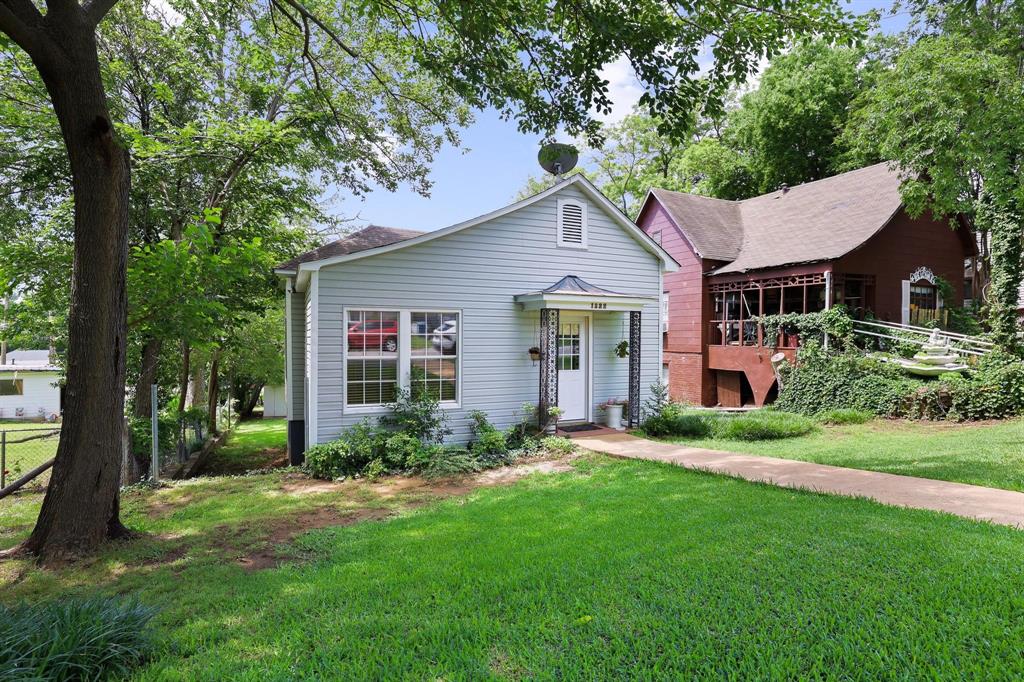 1322 W Chestnut Street Property Photo 4