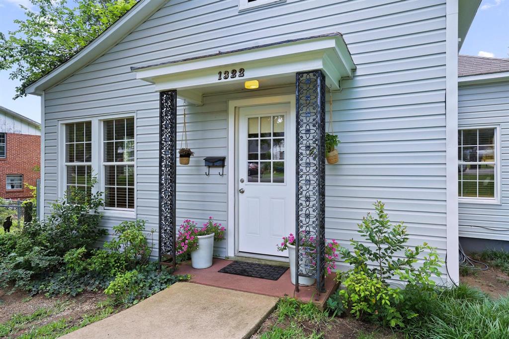 1322 W Chestnut Street Property Photo 5