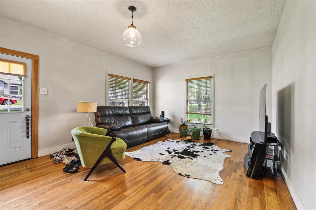 1322 W Chestnut Street Property Photo 6