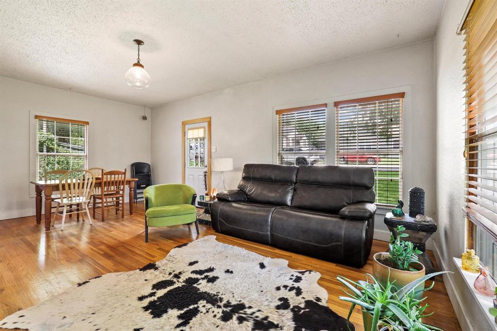 1322 W Chestnut Street Property Photo 7
