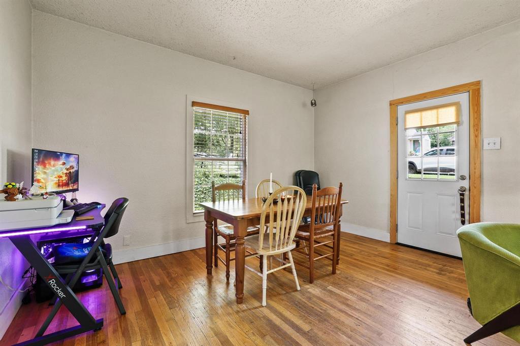 1322 W Chestnut Street Property Photo 8