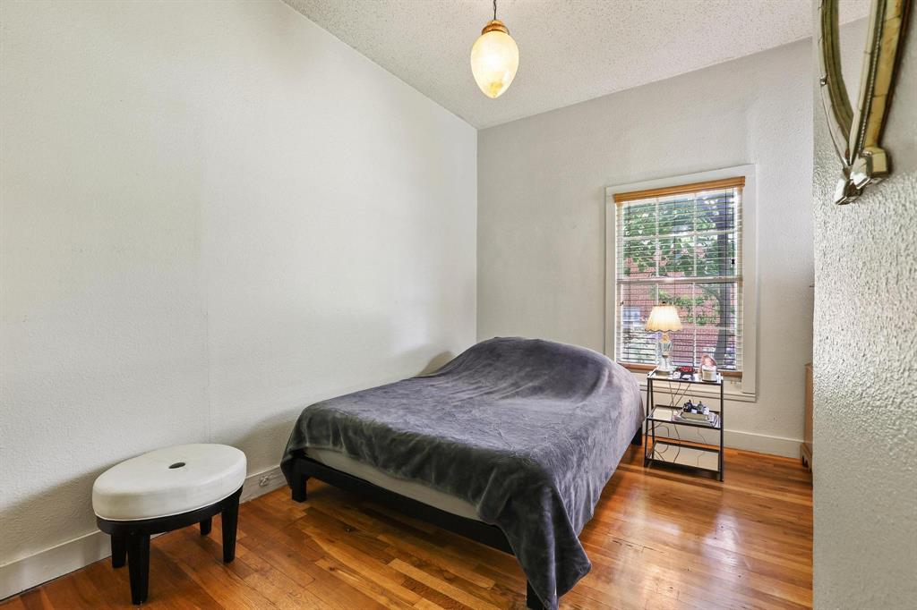 1322 W Chestnut Street Property Photo 16