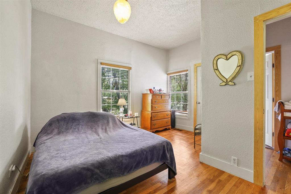 1322 W Chestnut Street Property Photo 17
