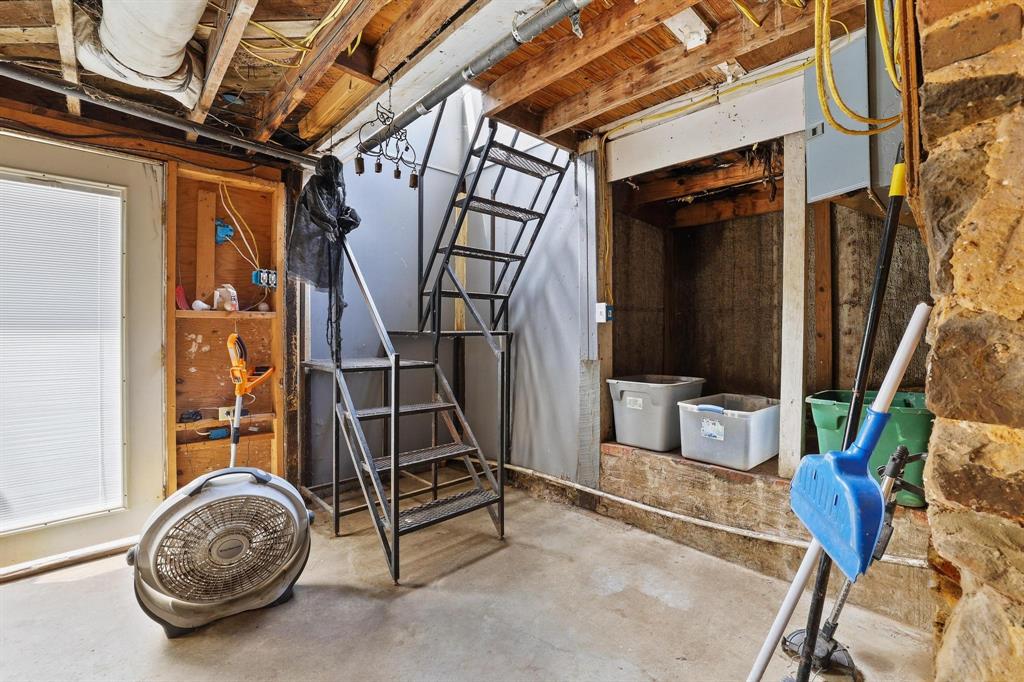 1322 W Chestnut Street Property Photo 20