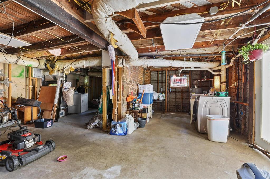 1322 W Chestnut Street Property Photo 21