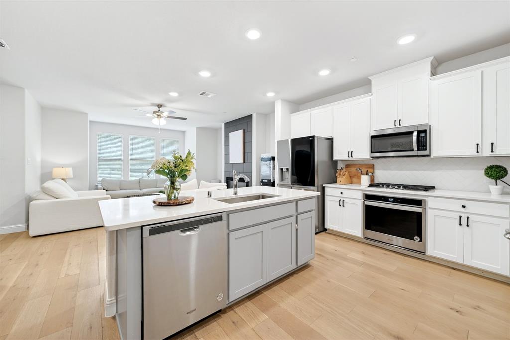 7821 Sunset Boulevard Property Photo 12