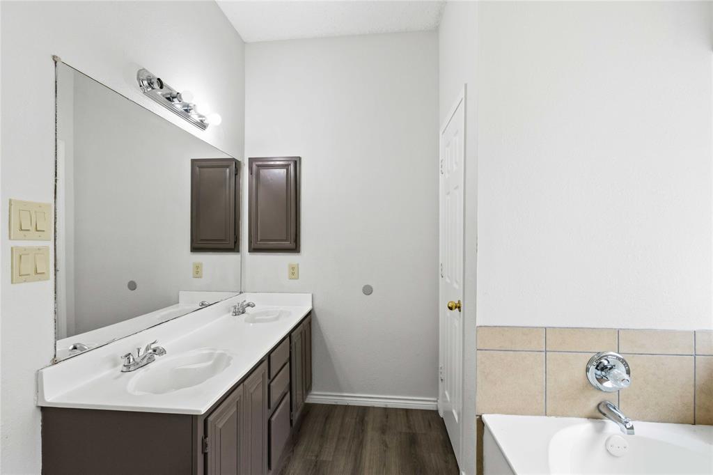 1403 Baker Property Photo 22