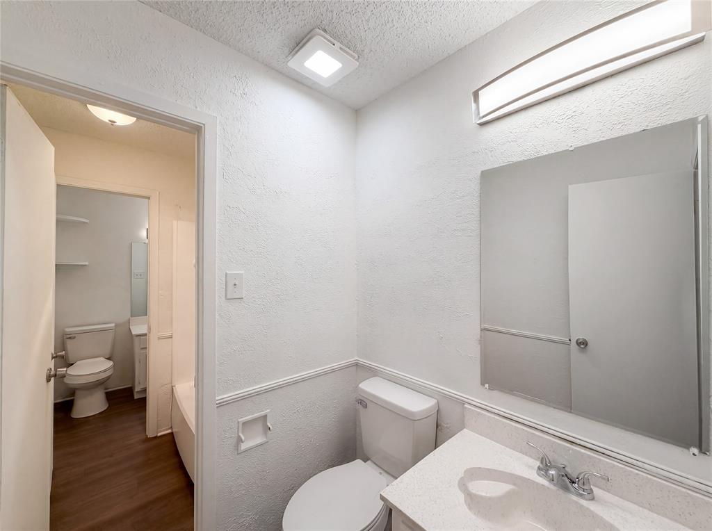 512 Lake Crest Parkway Property Photo 6