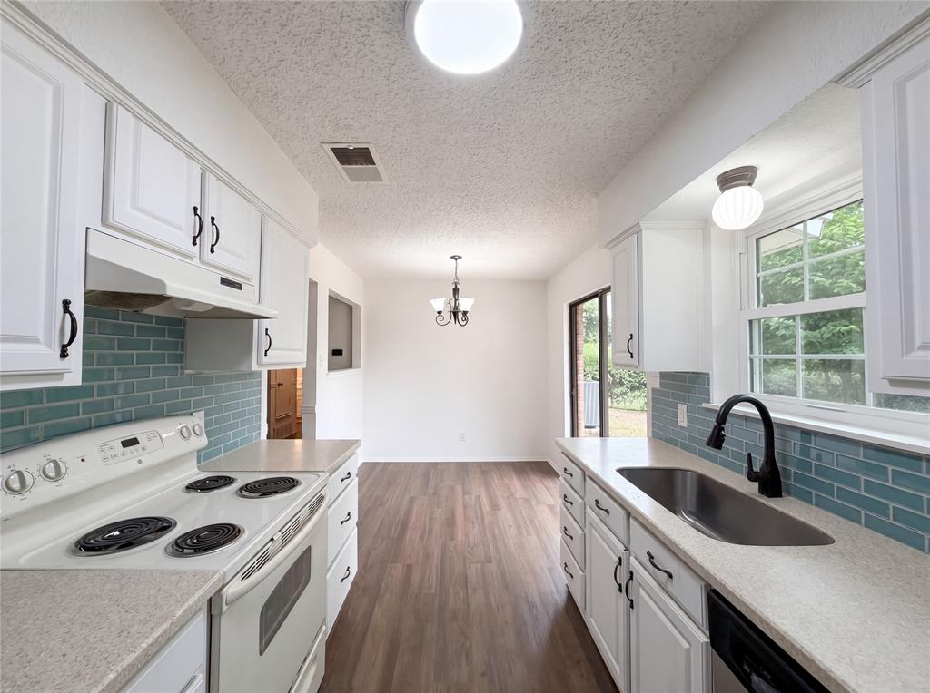 512 Lake Crest Parkway Property Photo 9