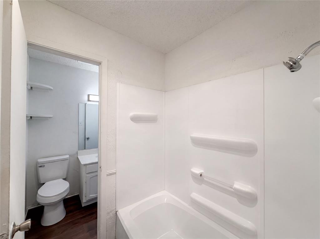 512 Lake Crest Parkway Property Photo 11