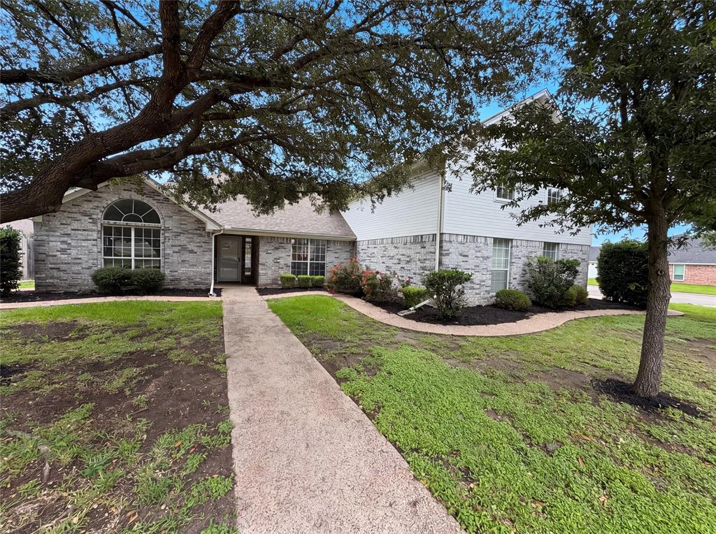 1226 Oakmanor Circle