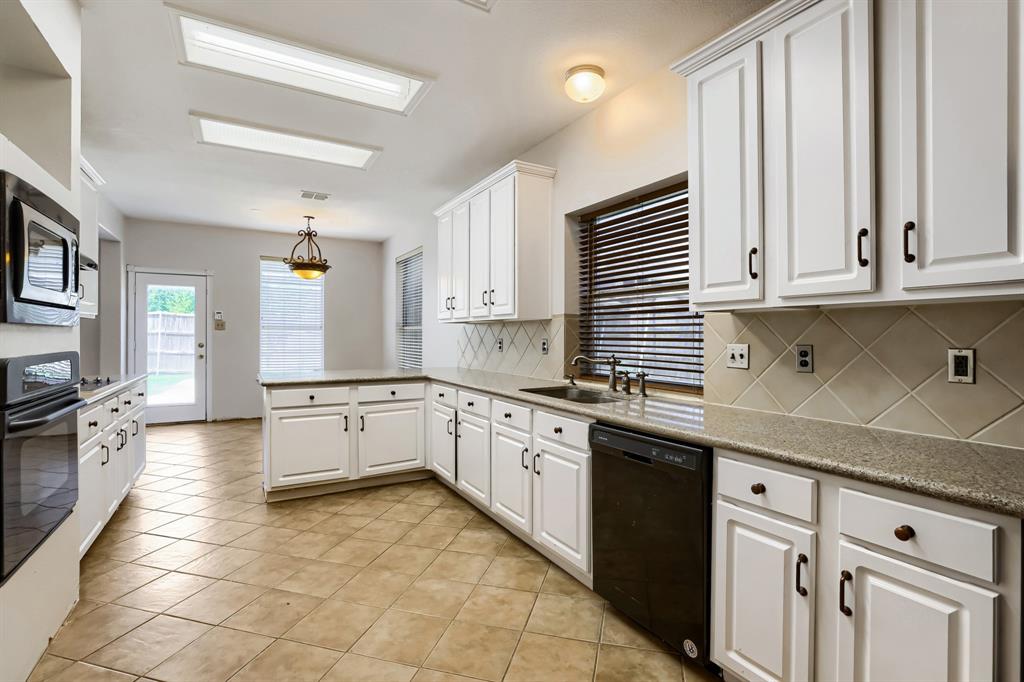 2066 Fair Oaks Circle Property Photo 5